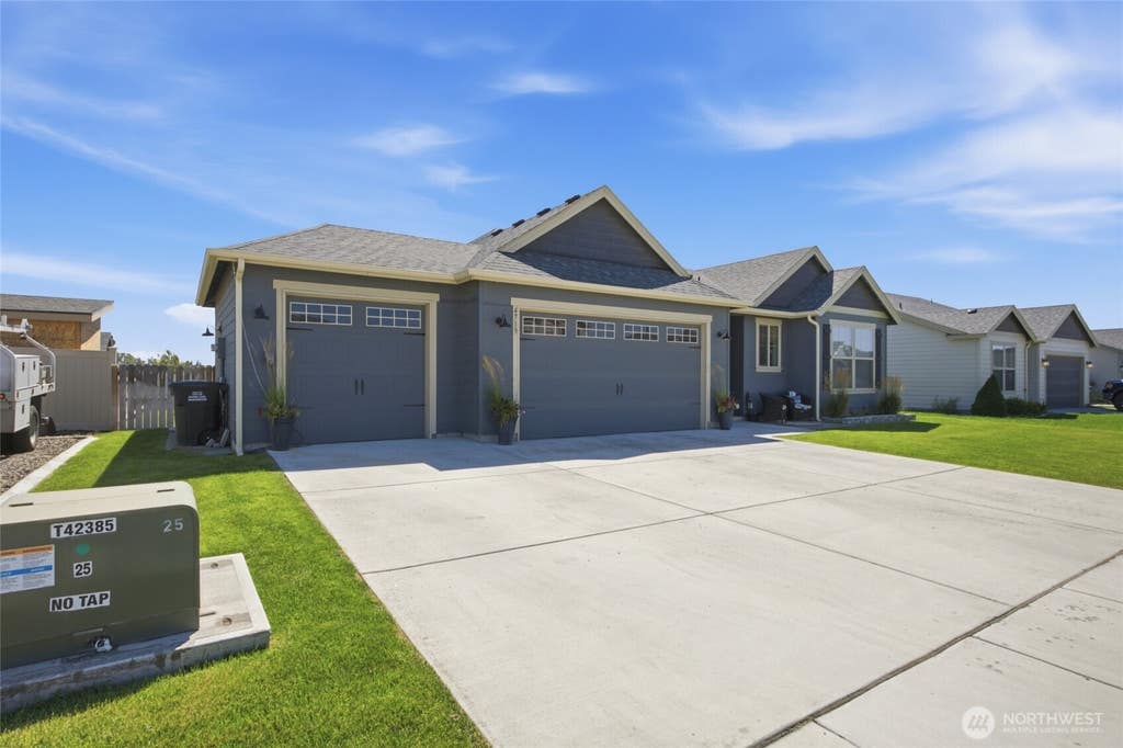 Photo of 4713 W Wren ST, Moses Lake, WA 98837 (MLS # 2566949)