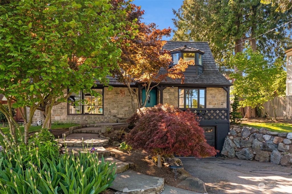 Photo of 1517 Magnolia Way W, Seattle, WA 98199 (MLS # 2068307)
