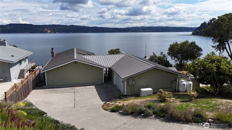 4231 Bayside Lane