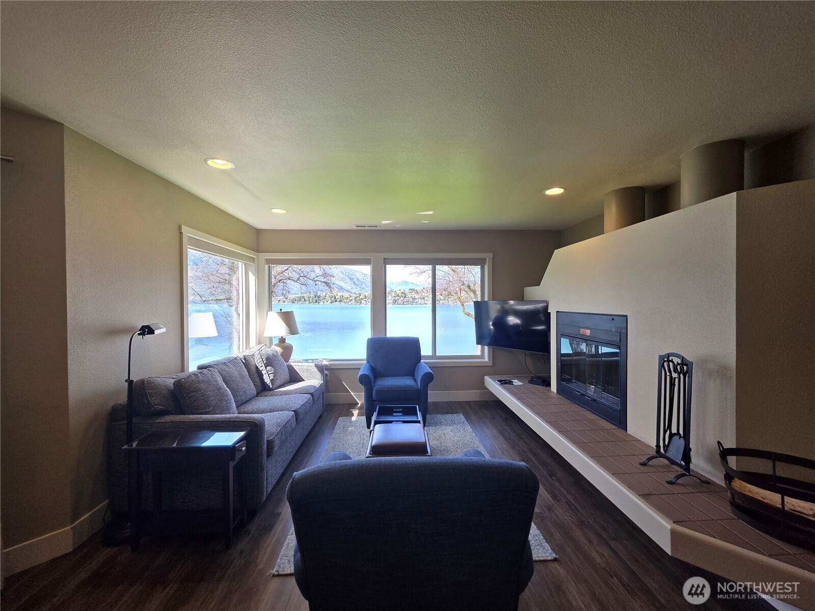 1 Beach 593-L