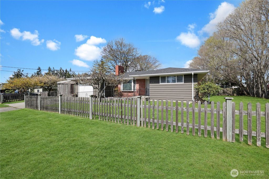 Photo of 672 SE 4th Avenue, Oak Harbor, WA 98277 (MLS # 2500761)