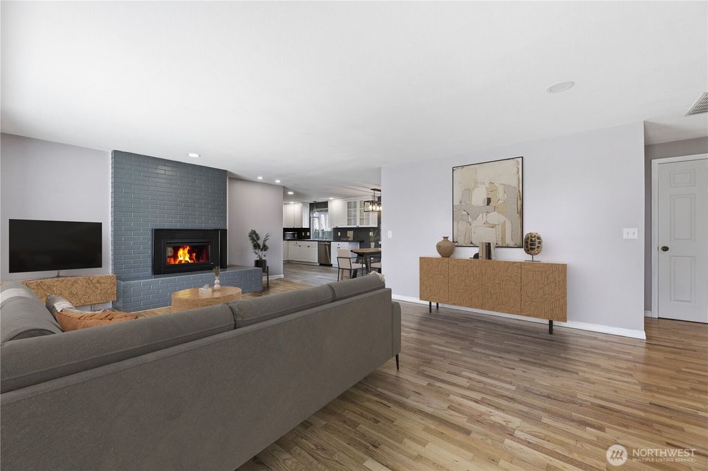 Photo of 672 SE 4th Avenue, Oak Harbor, WA 98277 (MLS # 2500761)