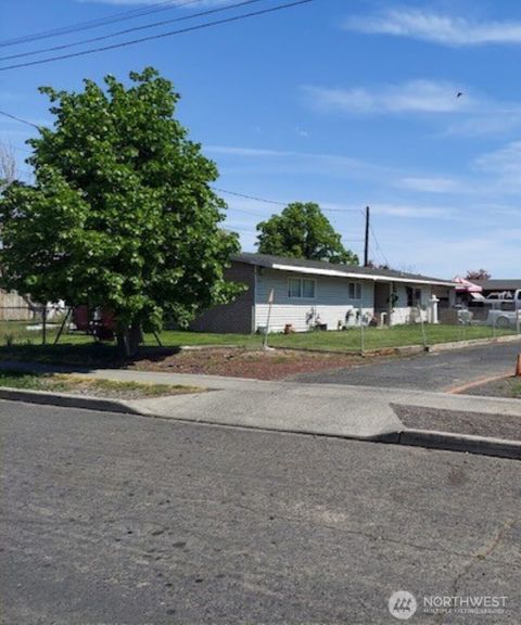 Photo of 204 March Street ST, Moses Lake, WA 98837 (MLS # 2517790)