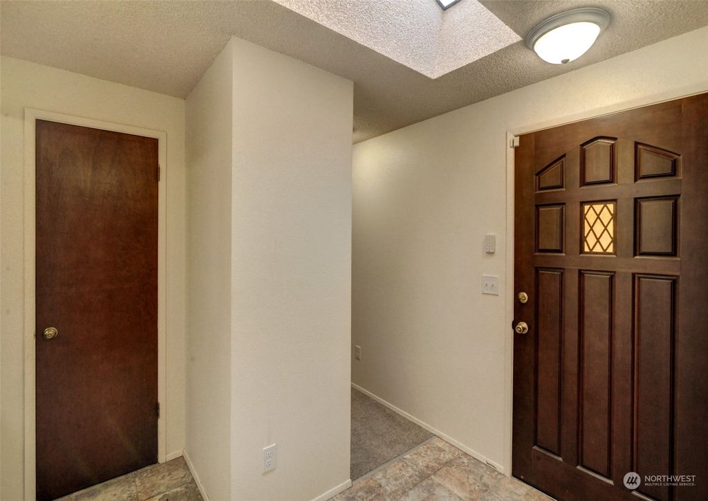 Photo of 1112 S 249th Place, Des Moines, WA 98198 (MLS # 2022942)