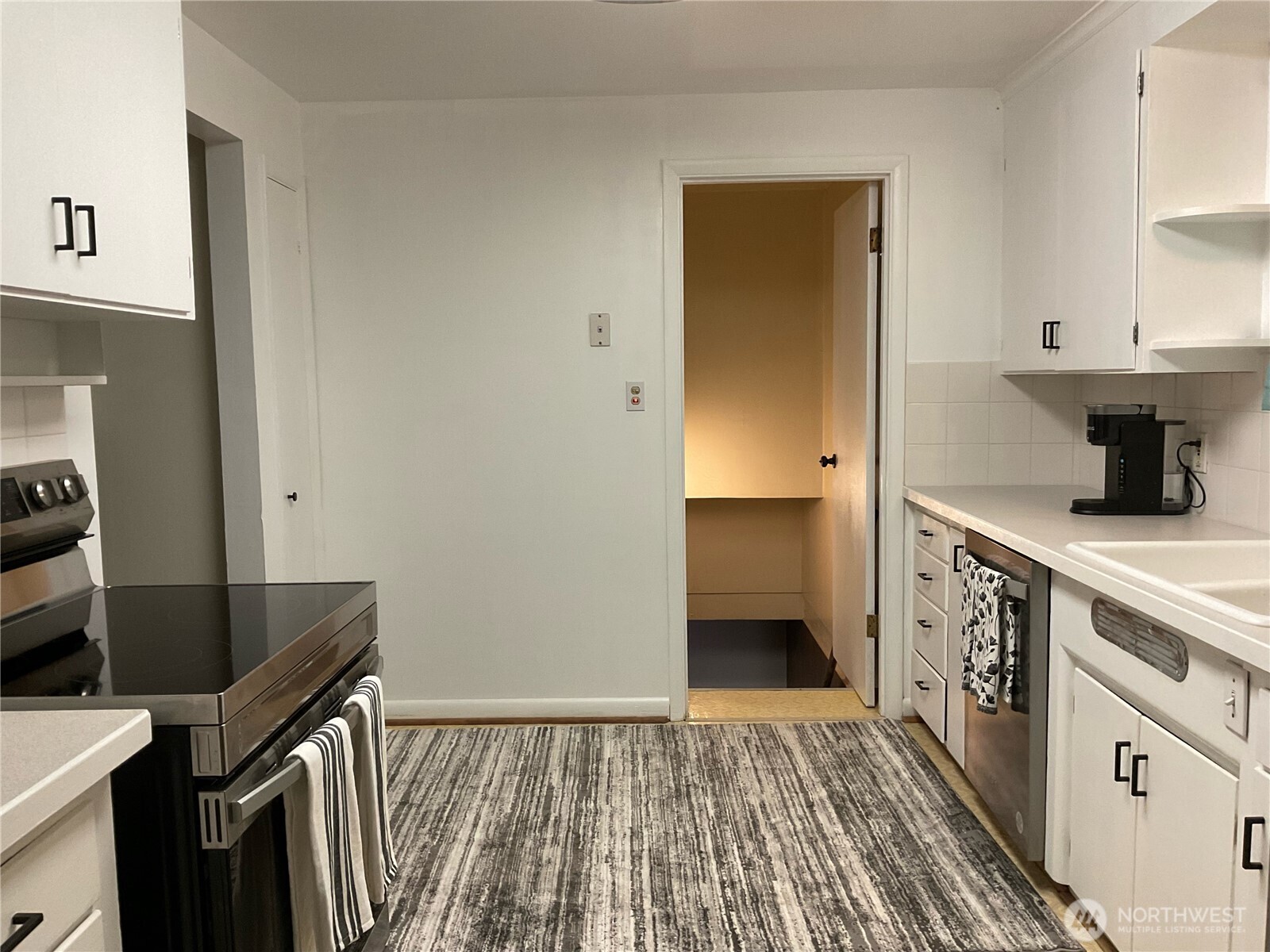 4803 SW Alaska Street