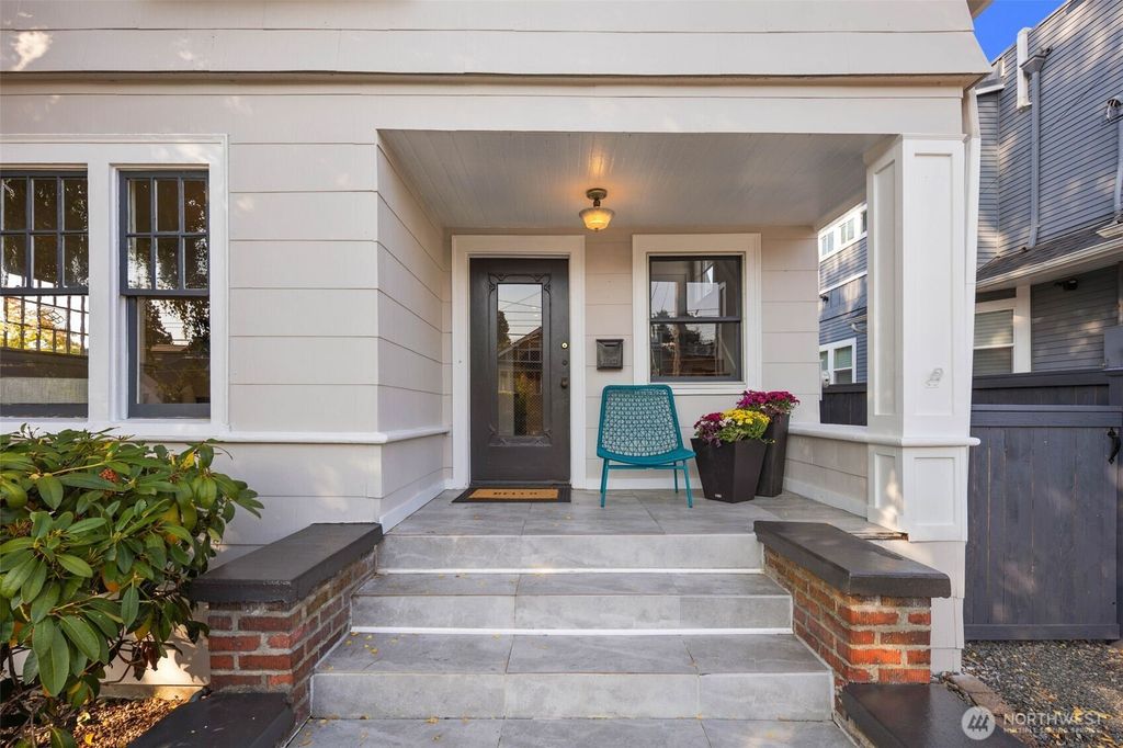 Photo of 20 W McGraw Street, Seattle, WA 98119 (MLS # 2437402)