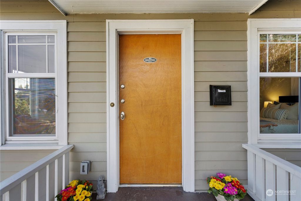 Photo of 1917 S Horton Street, Seattle, WA 98144 (MLS # 2038053)