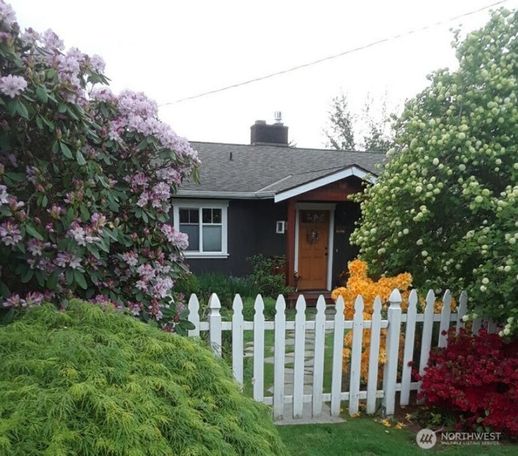Photo of 743 8th Street S, Kirkland, WA 98033 (MLS # 2388165)