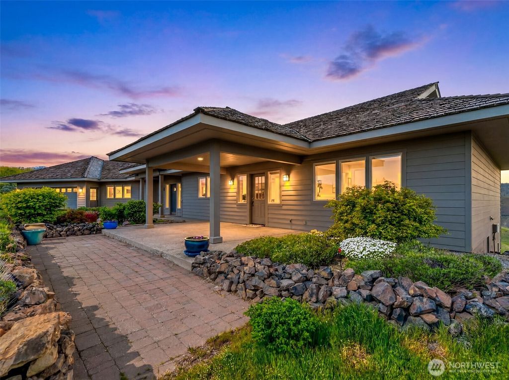 Photo of 500 Connery Road, Wenatchee, WA 98801 (MLS # 2521767)