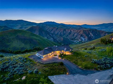 Photo of 500 Connery Road, Wenatchee, WA 98801 (MLS # 2521767)