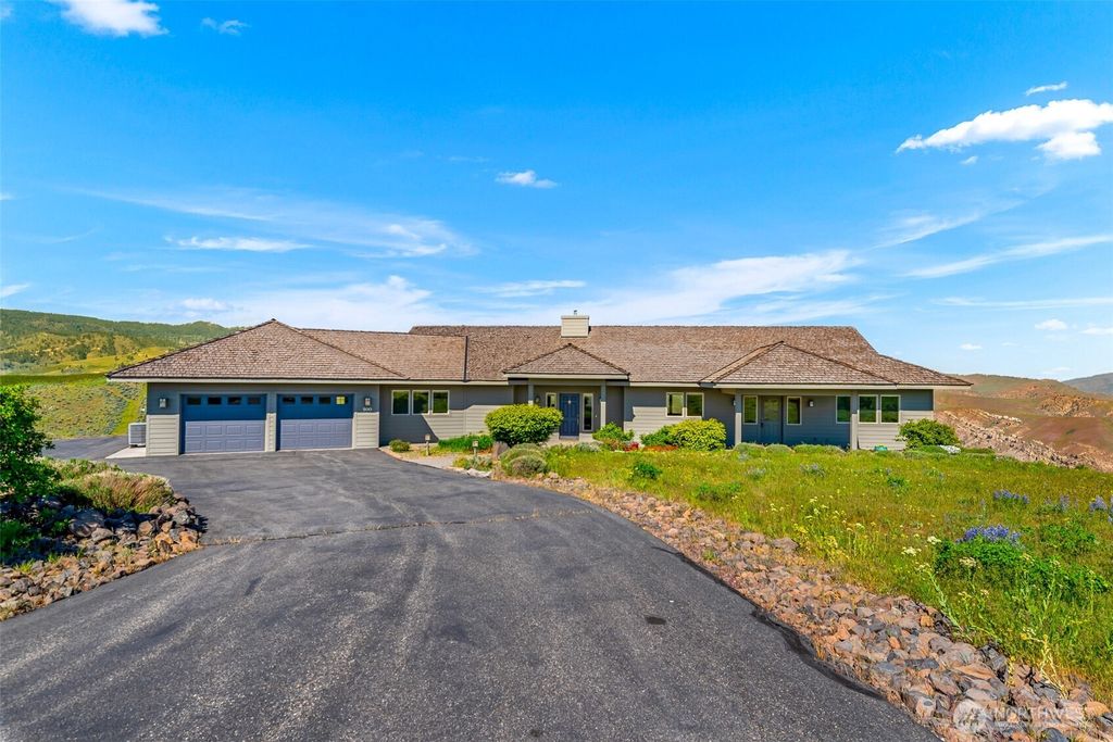 Photo of 500 Connery Road, Wenatchee, WA 98801 (MLS # 2521767)