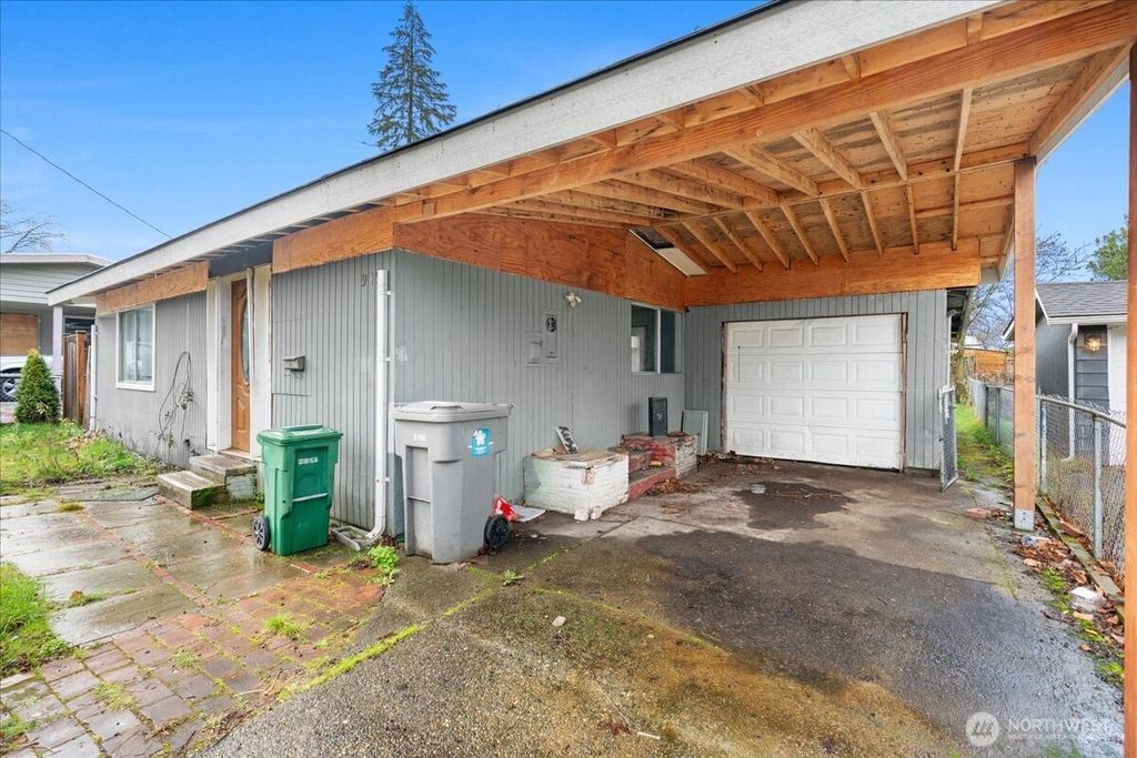 Photo of 919 Edmonds Avenue NE, Renton, WA 98056 (MLS # 2475355)