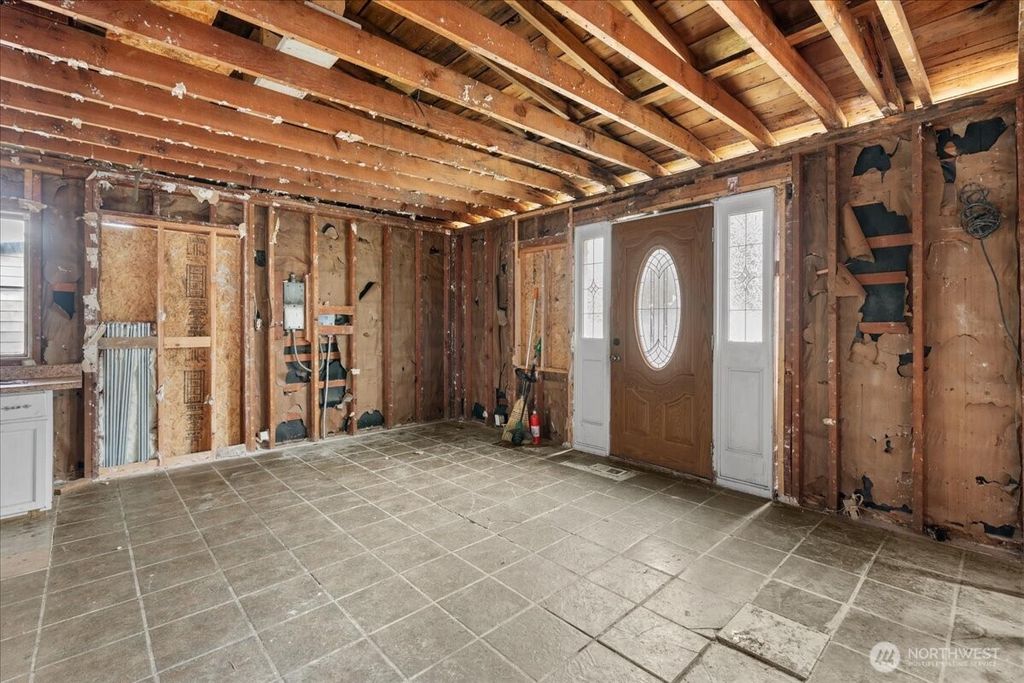 Photo of 919 Edmonds Avenue NE, Renton, WA 98056 (MLS # 2475355)