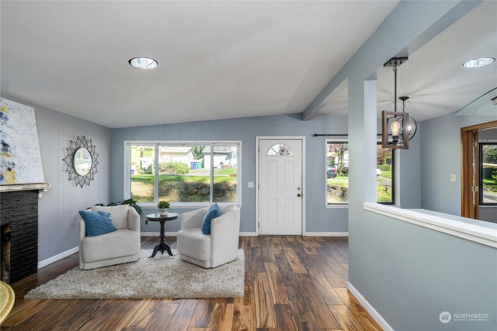 Photo of 30841 7th Avenue SW, Federal Way, WA 98023 (MLS # 2061076)