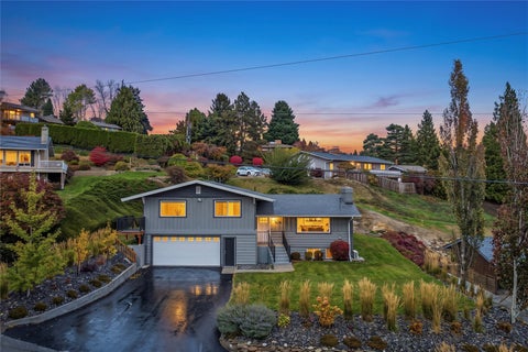 Photo of 2322 5th Street, Wenatchee, WA 98801 (MLS # 2595881)