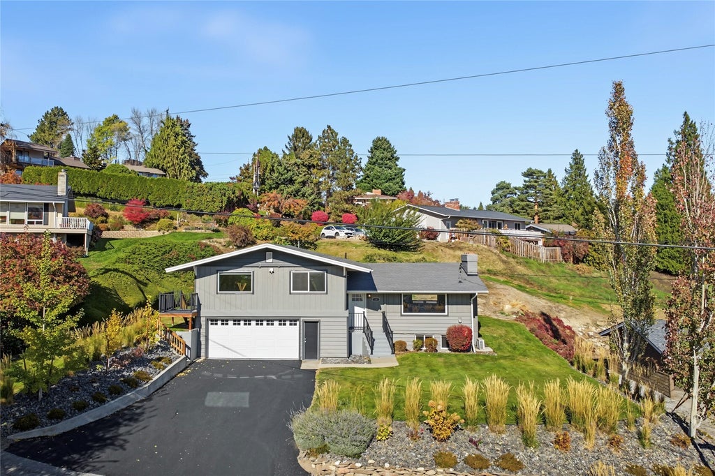 Photo of 2322 5th Street, Wenatchee, WA 98801 (MLS # 2595881)