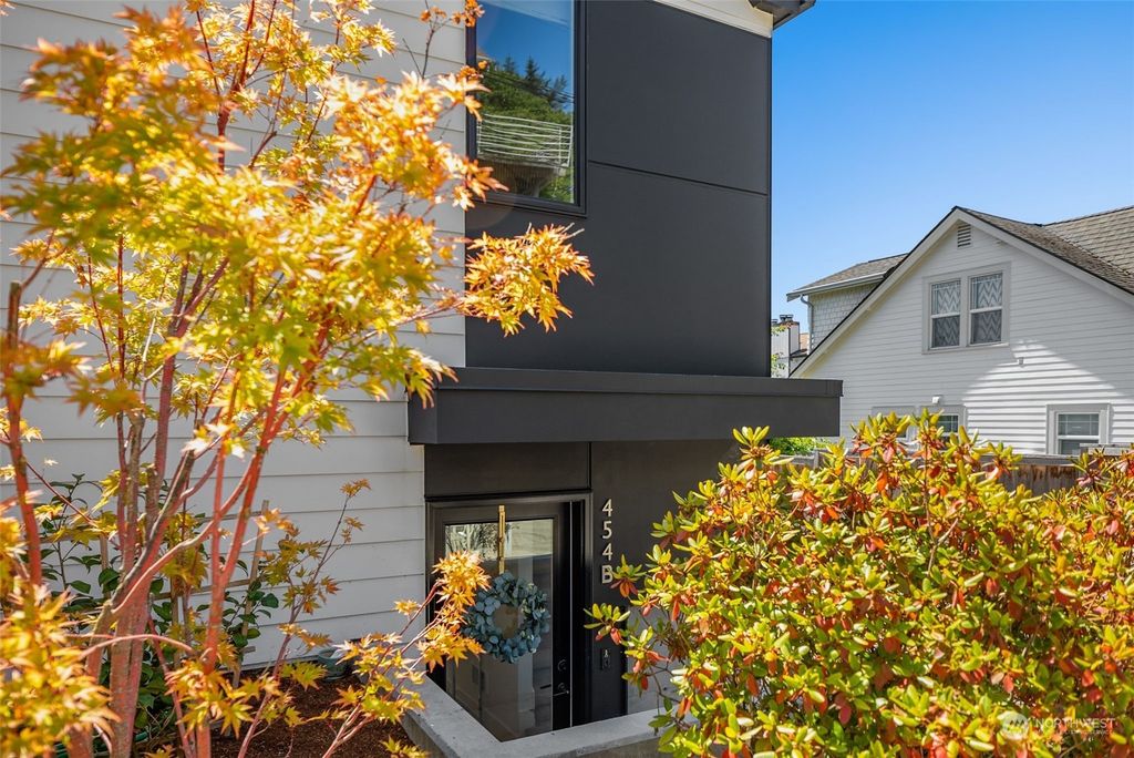 Photo of 454 N 39th Street #B, Seattle, WA 98103 (MLS # 2138993)