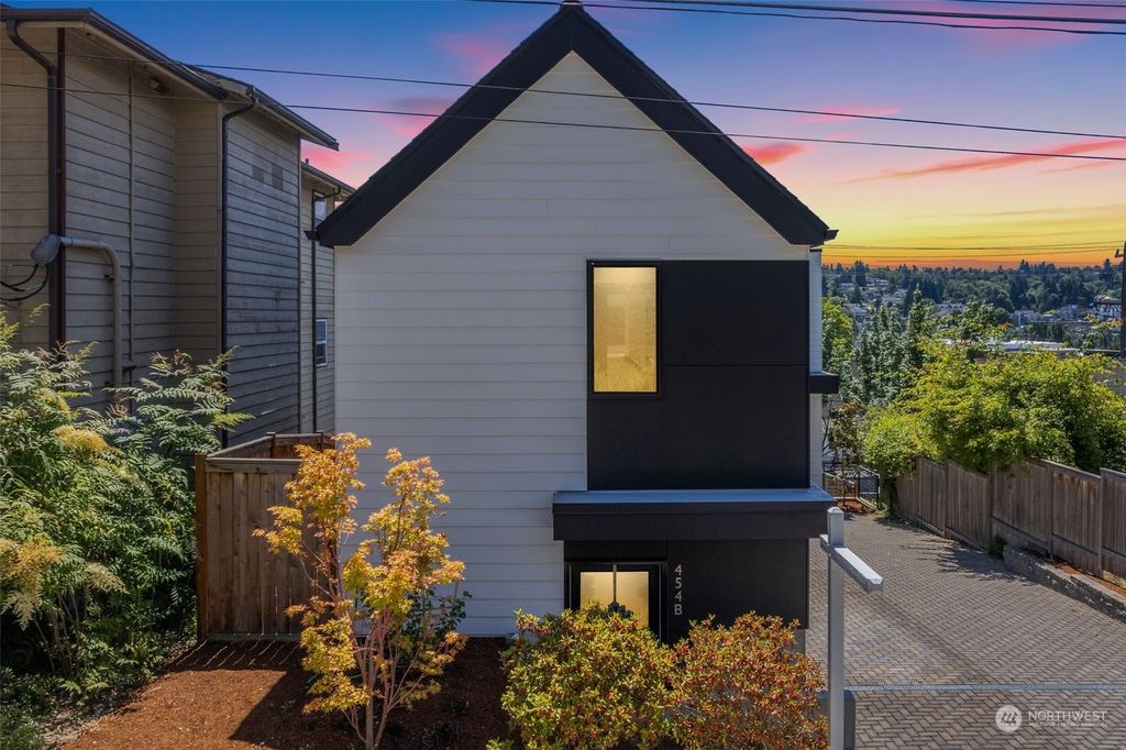Photo of 454 N 39th Street #B, Seattle, WA 98103 (MLS # 2138993)