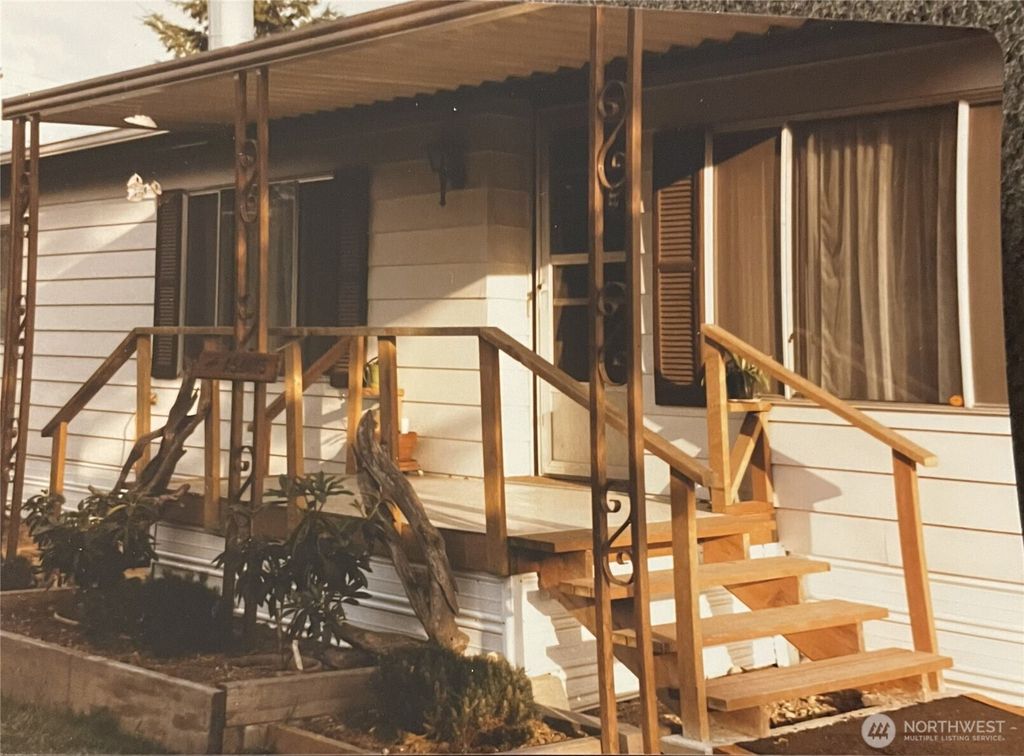 Photo of 651 S 143rd Place, Burien, WA 98168 (MLS # 2463559)