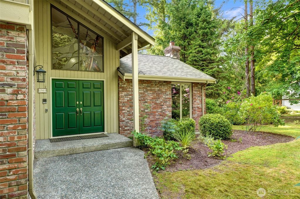 Photo of 3903 142nd Place NE, Bellevue, WA 98007 (MLS # 2521065)