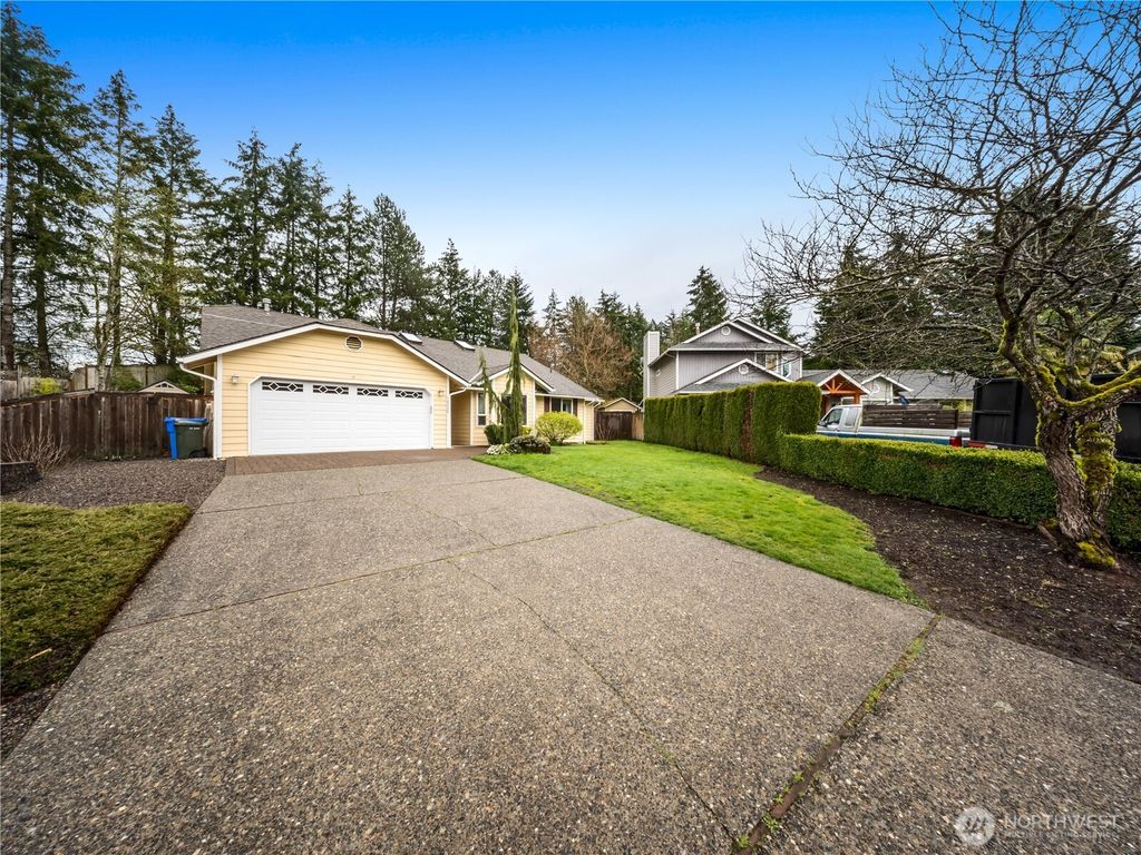 Photo of 14020 SE 156th Court, Renton, WA 98058 (MLS # 2353472)
