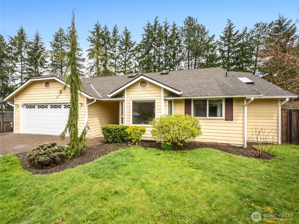 Photo of 14020 SE 156th Court, Renton, WA 98058 (MLS # 2353472)