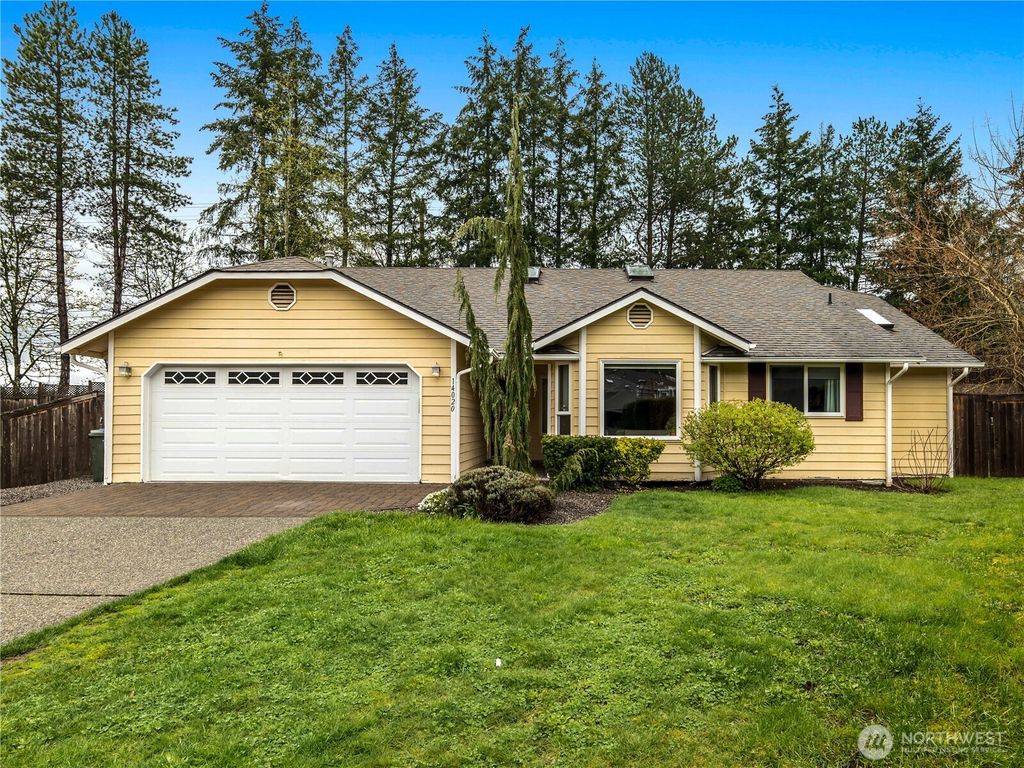 Photo of 14020 SE 156th Court, Renton, WA 98058 (MLS # 2353472)