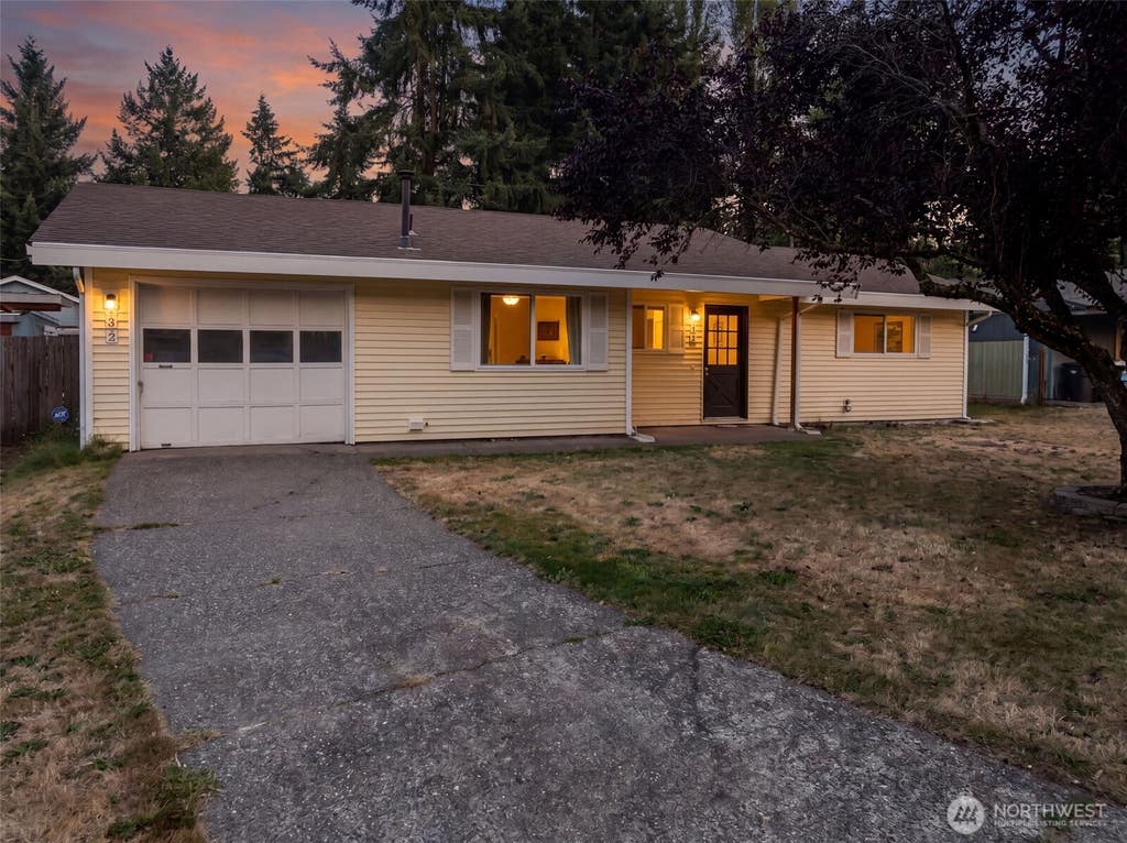 Photo of 936 Oakcrest Drive SE, Lacey, WA 98503 (MLS # 2574478)