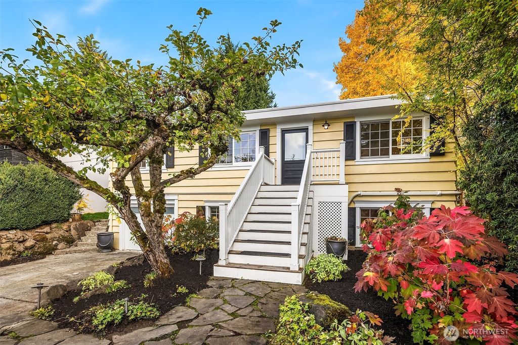 Photo of 2440 64th Avenue SE, Mercer Island, WA 98040 (MLS # 2449672)