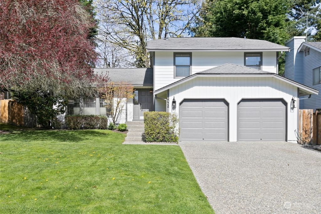 Photo of 13024 NE 111th Place, Kirkland, WA 98033 (MLS # 2218310)