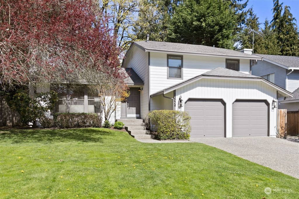 Photo of 13024 NE 111th Place, Kirkland, WA 98033 (MLS # 2218310)