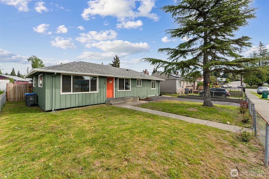 Photo of 928 Dibb Street, Bremerton, WA 98310 (MLS # 2516518)