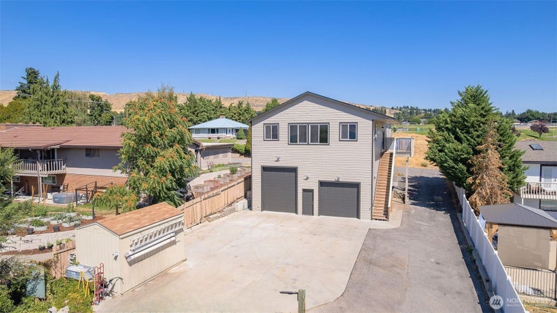 931 N Gale Avenue