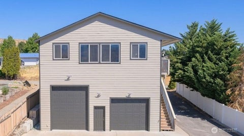 Photo of 931 N Gale Avenue, East Wenatchee, WA 98802 (MLS # 2563224)