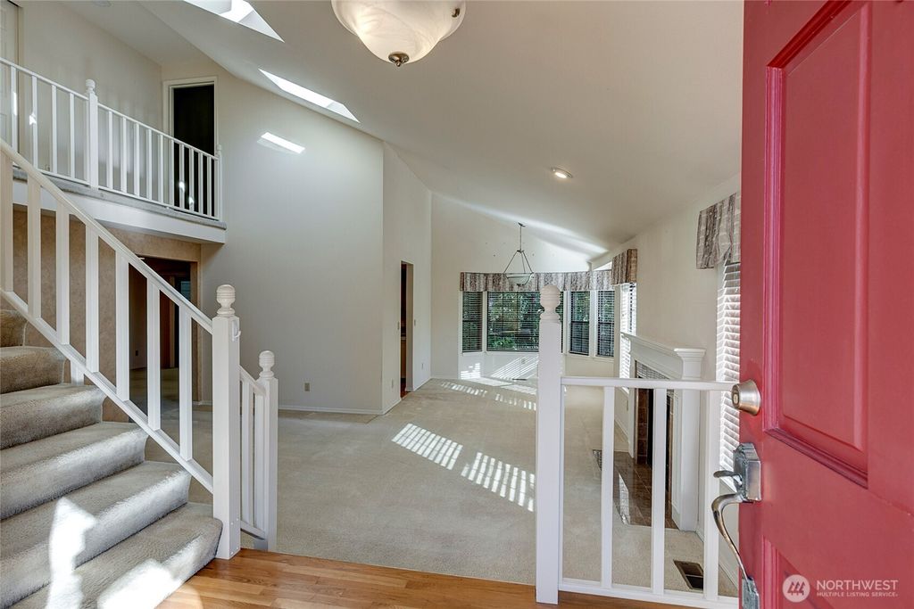 Photo of 16184 SE 33rd Circle, Bellevue, WA 98008 (MLS # 2338308)