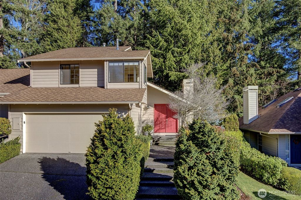Photo of 16184 SE 33rd Circle, Bellevue, WA 98008 (MLS # 2338308)