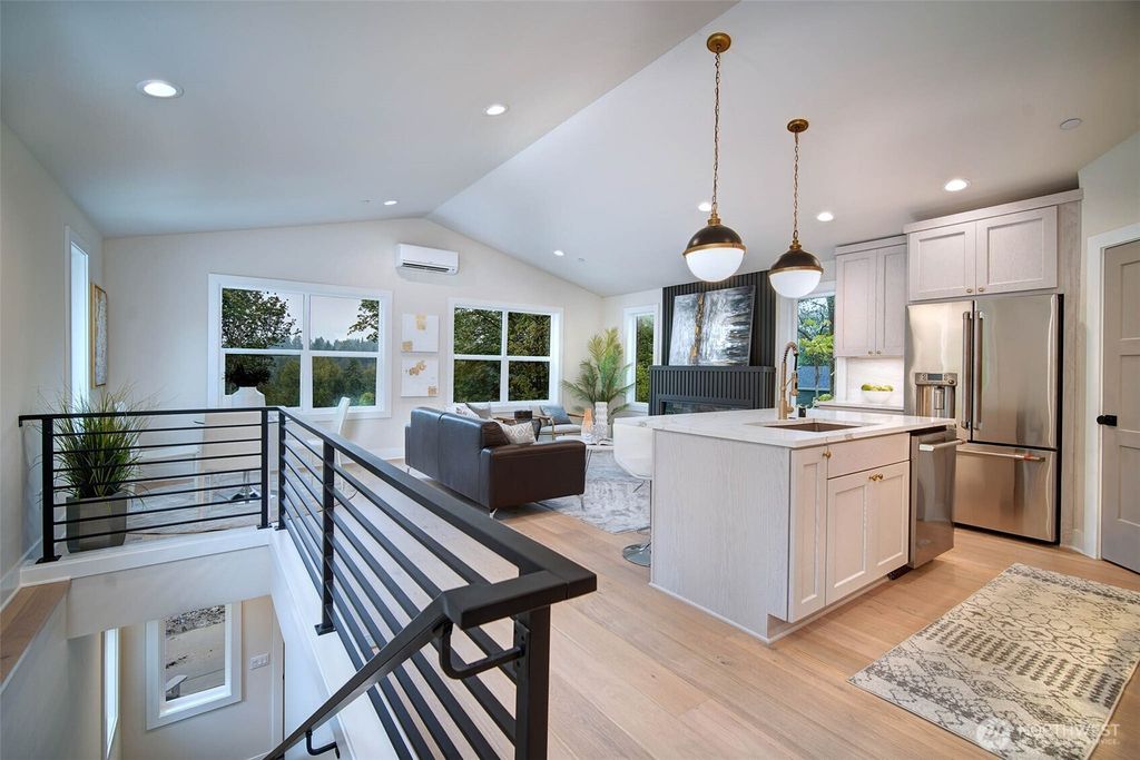 Photo of 426 20th Ave Ave, Kirkland, WA 98033 (MLS # 2434339)