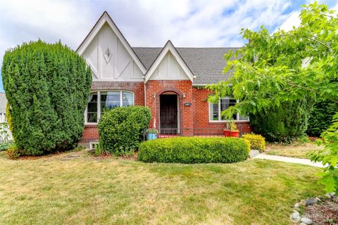 Photo of 407 Centralia College Boulevard, Centralia, WA 98531 (MLS # 2400859)