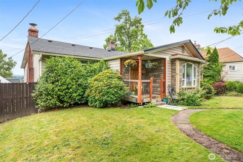Photo of 761 SE Adams Avenue, Chehalis, WA 98532 (MLS # 2399216)