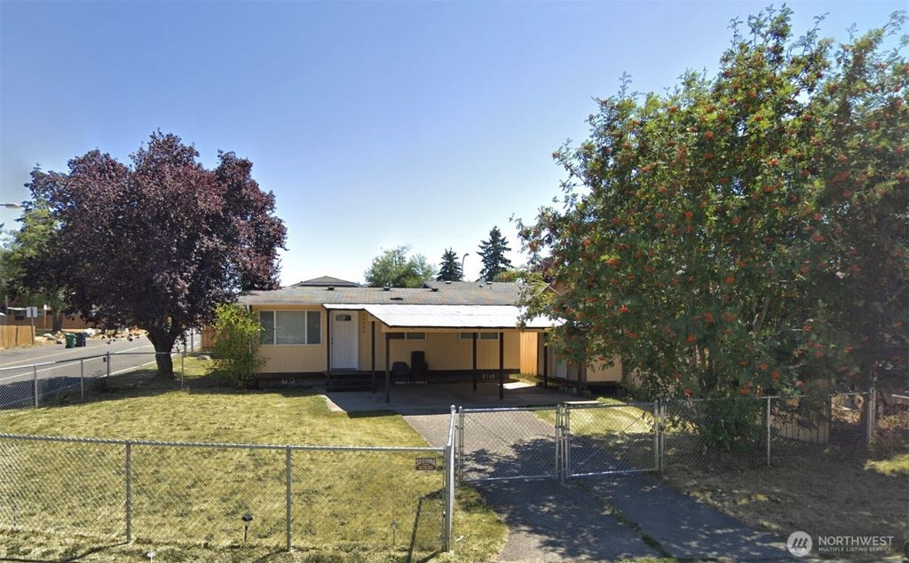 Photo of 33404 26th Avenue SW, Federal Way, WA 98023 (MLS # 2356406)