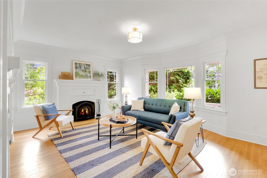 Photo of 1523 4th Avenue N, Seattle, WA 98109 (MLS # 2409694)