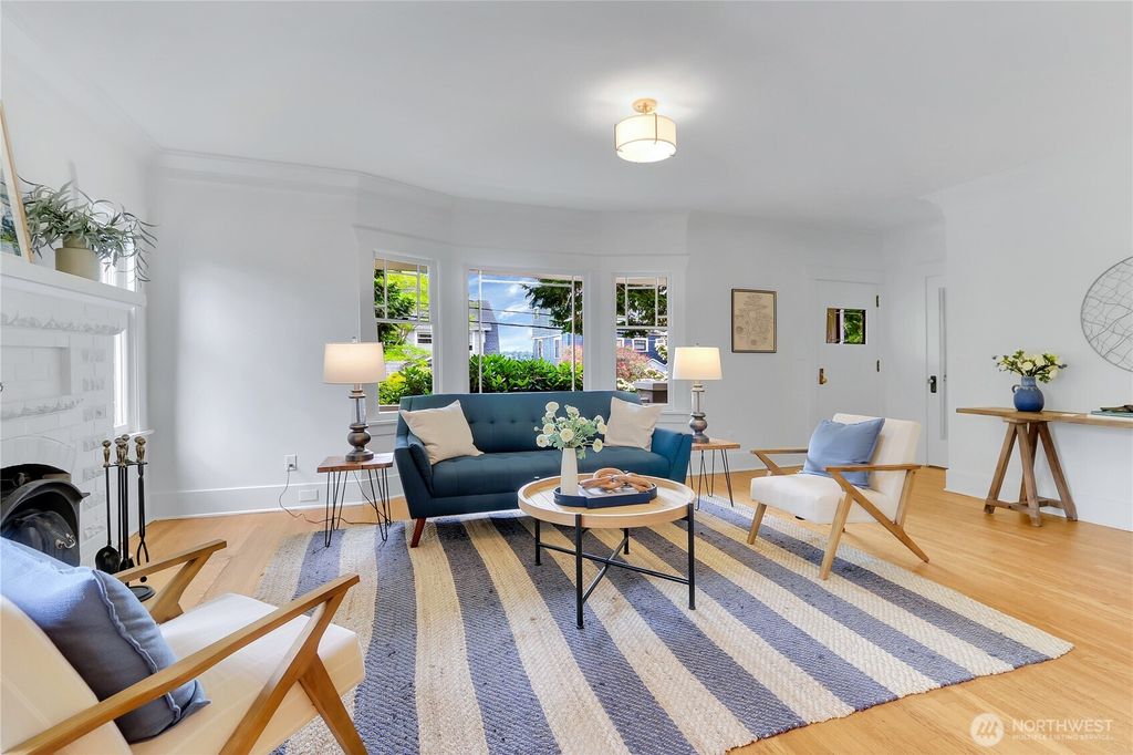 Photo of 1523 4th Avenue N, Seattle, WA 98109 (MLS # 2409694)