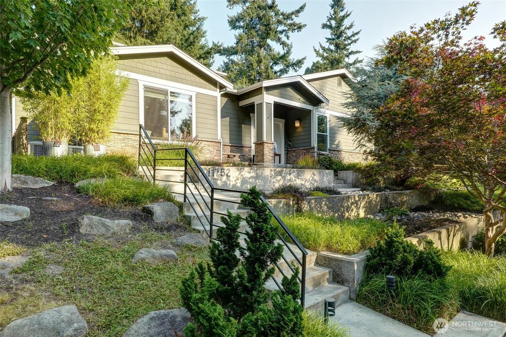Photo of 11752 82nd Avenue NE, Kirkland, WA 98034 (MLS # 2422531)