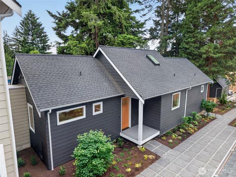 Photo of 11737 40th Avenue NE #B, Seattle, WA 98125 (MLS # 2529844)