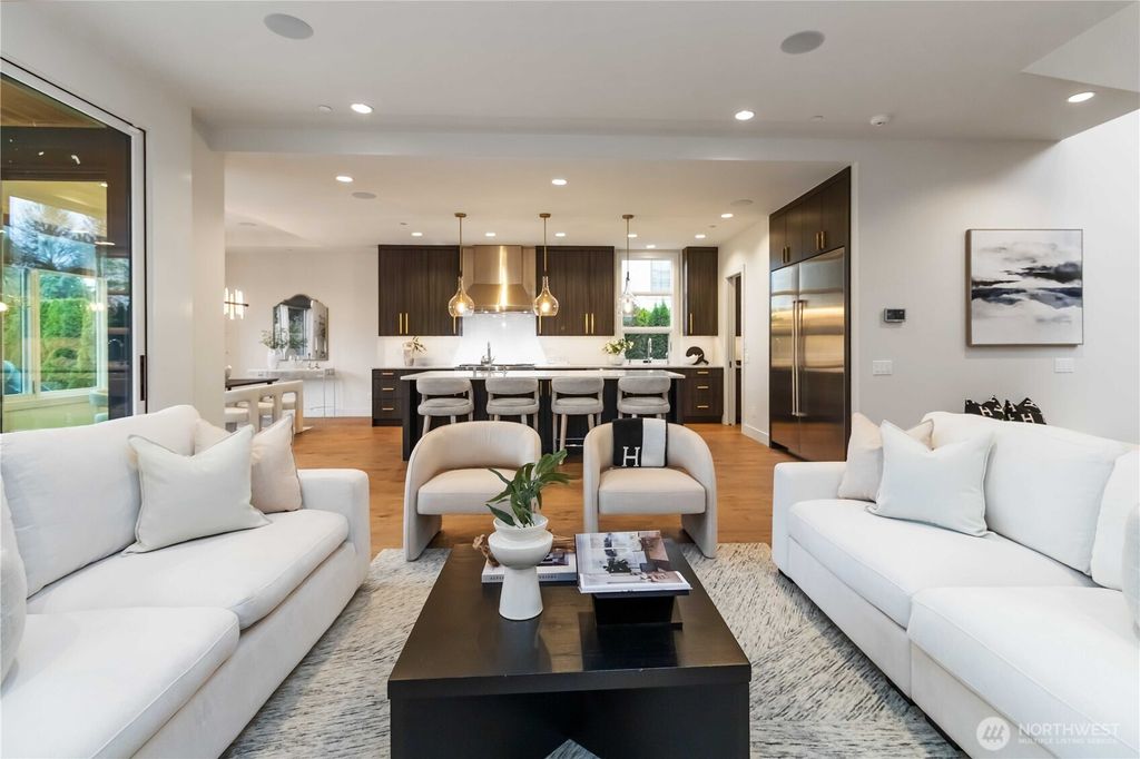 Photo of 2627 78th Avenue NE, Medina, WA 98039 (MLS # 2472548)