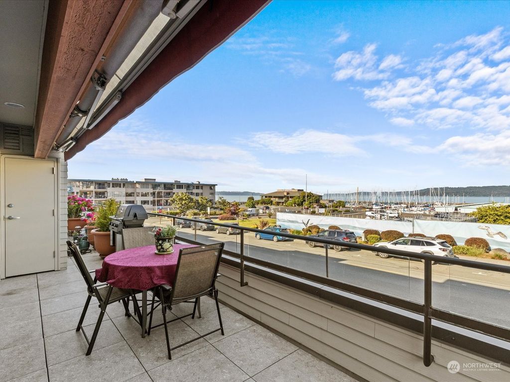 Photo of 620 S 227th Street #201, Des Moines, WA 98198 (MLS # 2262978)