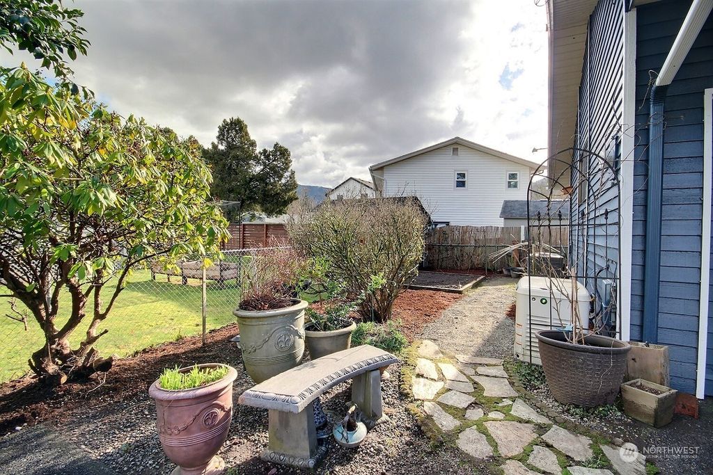 Photo of 245 NW Birch Place, Issaquah, WA 98027 (MLS # 2195878)