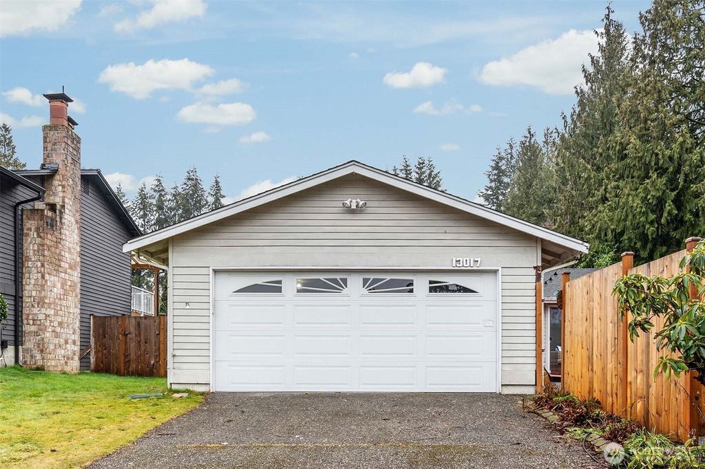 Photo of 13017 NE 78th St St, Kirkland, WA 98033 (MLS # 2335420)
