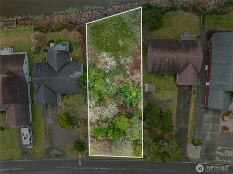 569 Canal Drive NE Ocean Shores WA 98569