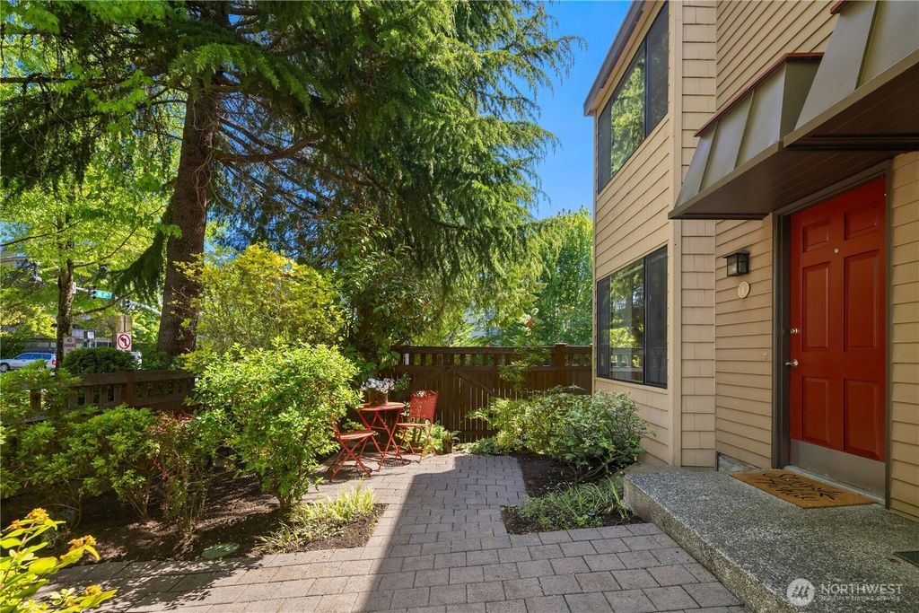 Photo of 379 100th Avenue NE #A, Bellevue, WA 98004 (MLS # 2447574)